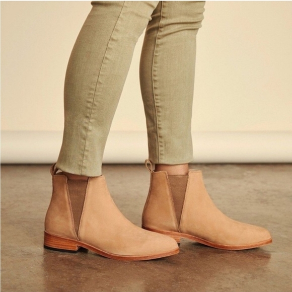 Nisolo Shoes - NISOLO Chelsea Leather Ankle Boots In Tan